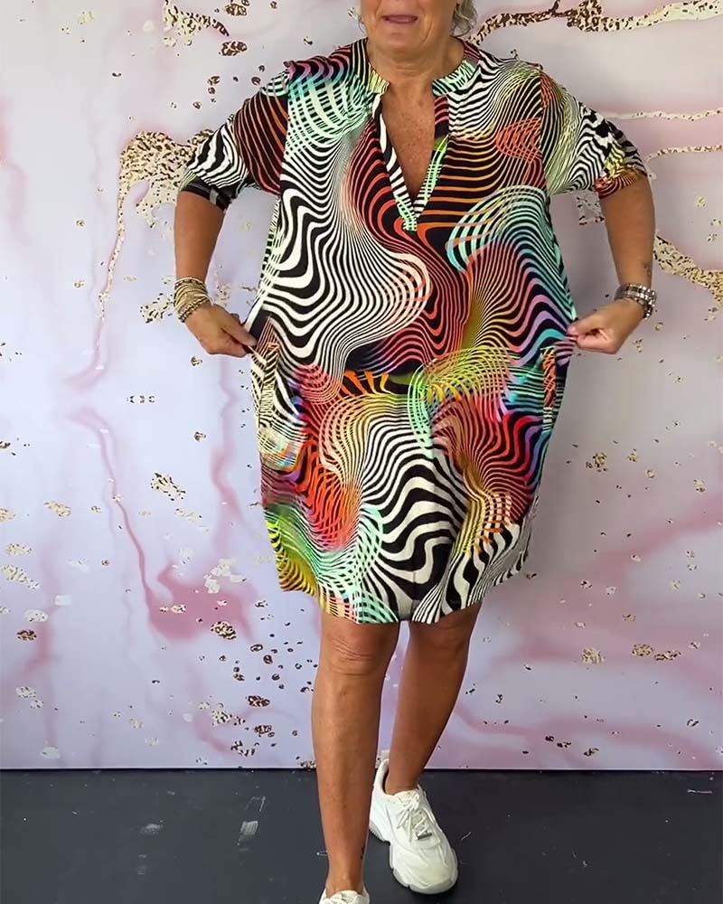 ALIRA – KLEID MIT LEBENDIGEM MUSTER