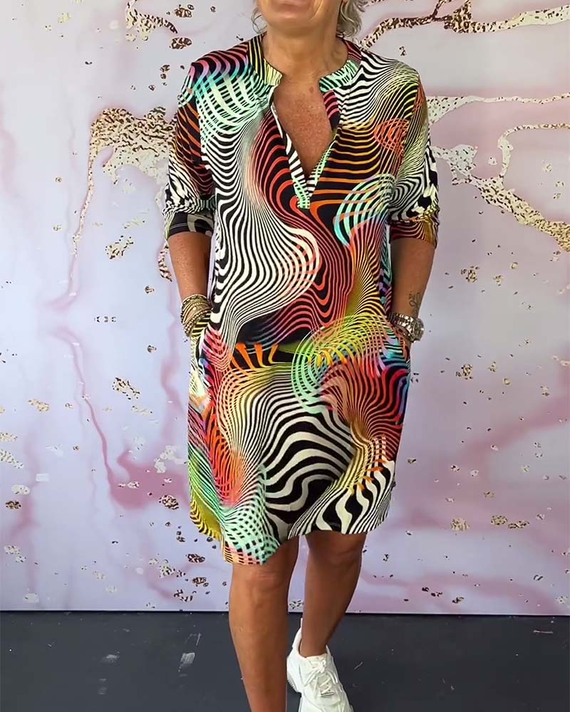 ALIRA – KLEID MIT LEBENDIGEM MUSTER