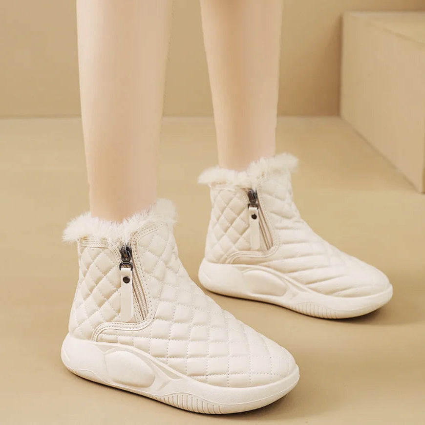 YVIA – KUSCHELIGE STIEFELETTE