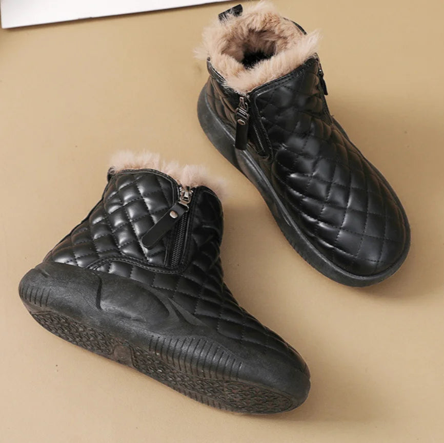 YVIA – KUSCHELIGE STIEFELETTE