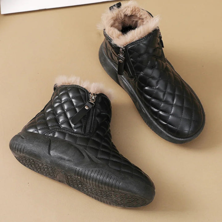 YVIA – KUSCHELIGE STIEFELETTE