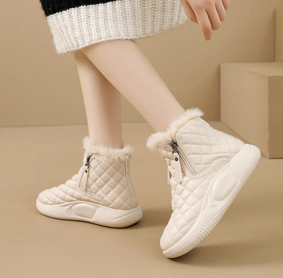 YVIA – KUSCHELIGE STIEFELETTE