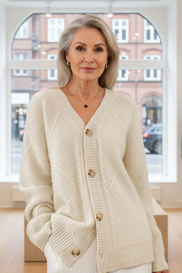 VALERIA – KLASSISCHE STRICKJACKE