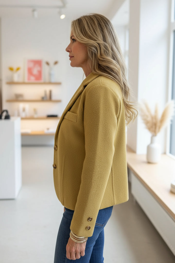 THORA – KLASSISCHE STRICKJACKE