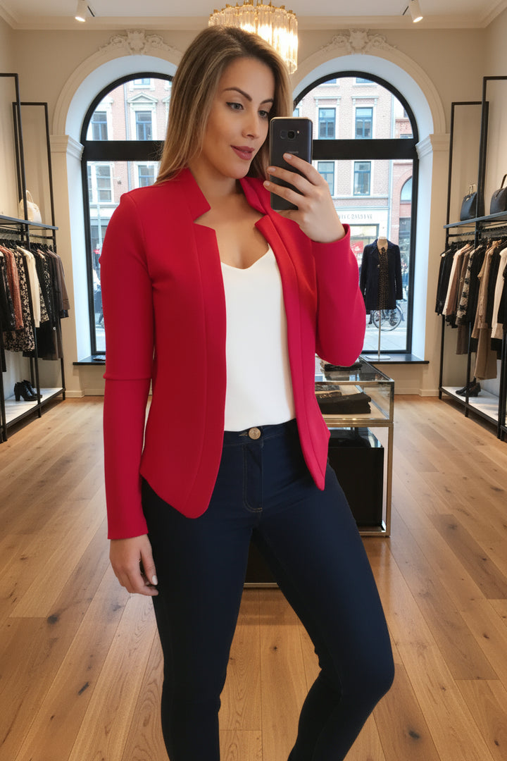 NOÉRA – FEMININER BLAZER MIT MODERNEM DESIGN