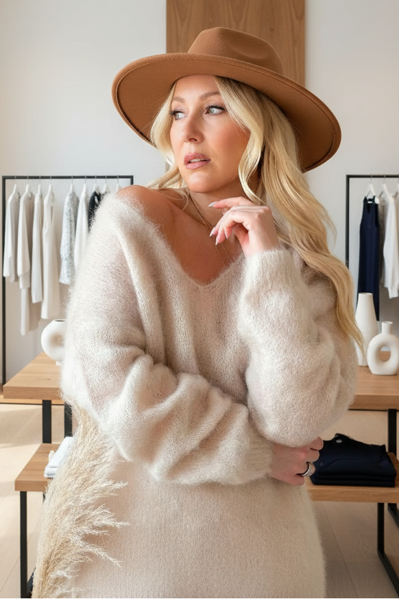 ELYNNE – FLUFFIGER TRAUMPULLOVER